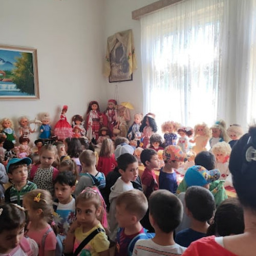 Expozitie de papusi încântatoare la Tudor Vladimirescu