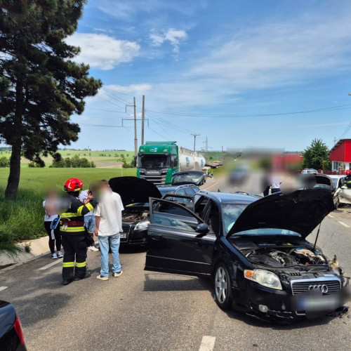 Accident rutier în Dorohoi: două persoane rănite și carambol cu trei autoturisme
