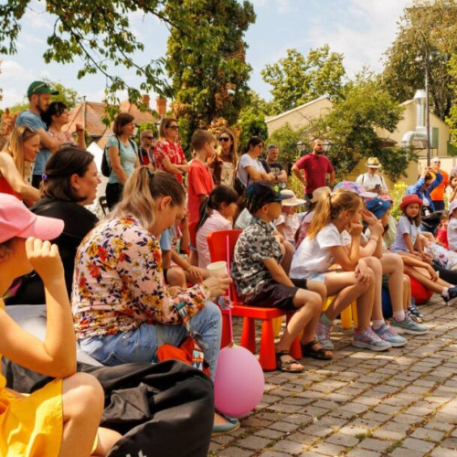 Sotron, festivalul copiilor din Iași, a început oficial