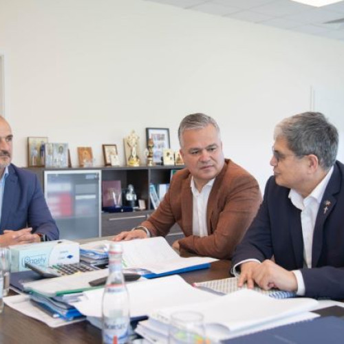 Proiectul de modernizare a sistemului de gestionare a deșeurilor din județul Brașov, cunoscut sub numele de SMID, este în faza finală de pregătire, potrivit anunțului făcut de președintele Consiliului Județean Brașov, Adrian Vestea, pe pagina sa de Facebook. Potrivit newsbv.ro, proiectul se află în analiza Ministerului Investițiilor și Proiectelor Europene, condus de ministrul Marcel Bolos, iar scopul este obținerea unei finanțări de 149 de milioane de euro din fonduri nerambursabile, prin Programul de Dezvoltare Durabilă 2021-2027.