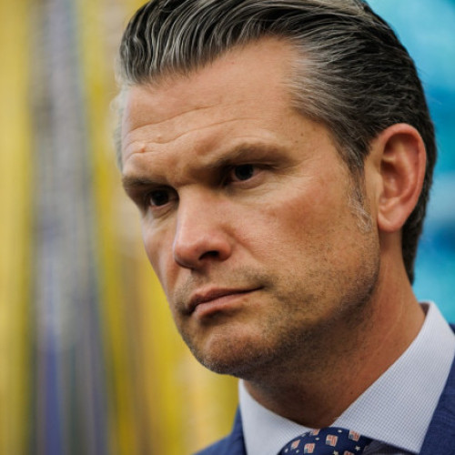 Secretarul apărării al SUA, Pete Hegseth, nu va participa miercuri la reuniunea celor 50 de miniștri ai apărării de la NATO, care are loc la Bruxelles și este esențială pentru coordonarea ajutorului militar pentru Ucraina. Potrivit digi24.ro, Hegseth va fi în schimb prezent joi la întâlnirea miniștrilor de la NATO, dar locul său la reuniunea de miercuri va fi luat de ambasadorul SUA la NATO, Matthew Whitaker, au declarat oficiali ai apărării.