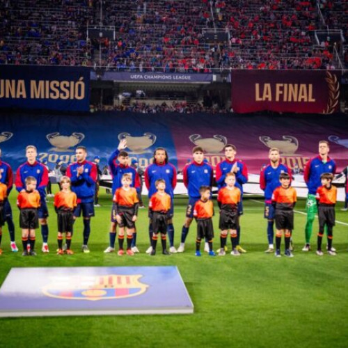 FC Barcelona va fi sancționată de UEFA pentru încălcarea repetată a regulilor de fair-play financiar, potrivit ziarului britanic The Times, citat de EFE. Potrivit acestei publicații, UEFA, care a mai amendat clubul catalan cu 500.000 de euro pentru nefurnizarea de informații financiare corecte, a descoperit că echipa a comis aceleași abateri.