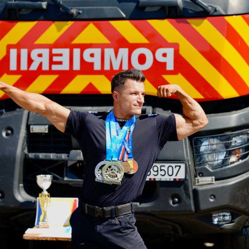 Pompier din Mehedinți, Ionuț Lepadatu, a obținut rezultate remarcabile la Campionatul Național de culturism și fitness și la competiția internațională Grand Prix, desfășurate în perioada 28 mai - 1 iunie 2025 la Sibiu, potrivit site-ului actualmehedinti.ro. La această competiție, el a urcat pe cea mai înaltă treaptă a podiumului în categoria Men's Physique Senior 173 cm, câștigând medalia de aur. De asemenea, a câștigat medalii de argint la categoria Fit Model și în cadrul competiției internaționale Grand Prix. Concursul a reunit cei mai buni sportivi din țară, interesați de culturism și fitness, motivați de dorința de a avea un stil de viață sănătos.