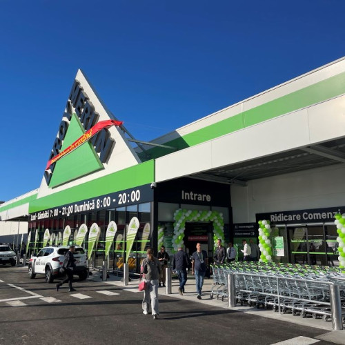 Leroy Merlin își extinde prezența în Iași cu un nou magazin în Păcurari, care va fi deschis pe 18 iunie. Potrivit site-ului ziaruldeiasi.ro, magazinul face parte din ansamblul comercial Mall Moldova și va fi al doilea magazin al companiei în oraș, dar și al 23-lea în toată țara.