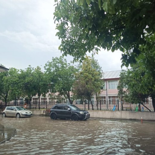 Focșani, sub asaltul ploiilor și grindinei: intervenții ale pompierilor