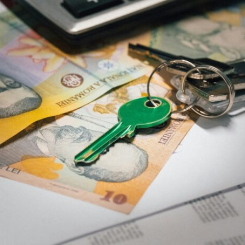 Prețurile la imobiliare în București înregistrază creșteri semnificative, arată o analiză realizată de Andreea Popa, Senior Consultant Imobiliare.ro, citată de newsbucuresti.ro. Potrivit acesteia, în luna mai, prețurile apartamentelor noi și vechi au fost cu 15% mai mari față de aceeași perioadă a anului trecut.