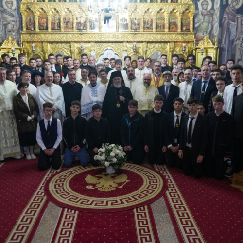 Prima promovare a seminarului teologic ortodox "Sfântul Andrei" din Galați, din anul 1995, s-a reunit după 30 de ani, conform site-ului viata-libera.ro. Această generație de absolvenți a avut ocazia să revină în comunitate pentru un moment de bilanț și recunoștință.