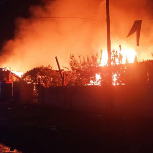 Atac cu drone rusești în nordul Ucrainei a provocat moartea a cel puțin cinci persoane, inclusiv un copil de un an, potrivit șefului administrației regionale din Cernigov, citează AFP. Potrivit sursei, atacurile s-au concentrat asupra orașului Priluki, unde clădirile într-o zonă rezidențială au fost avariate. Viacheslav Tchaus a declarat pe Telegram că șase persoane au fost spitalizate în urma incidentului.