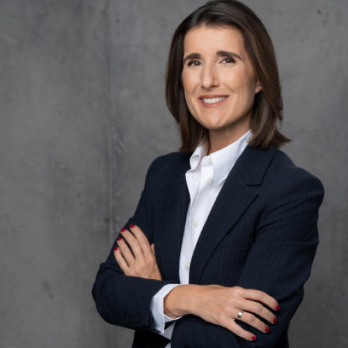 Philip Morris România îl are în frunte pe Carmina Fuste, care a fost numită director general al companiei, potrivit digi24.ro. Aceasta a preluat mandatul de la Mircea Scaunasu începând cu data de 1 iunie 2025. În acest moment, Mircea Scaunasu, care a condus filiala din 2023, a fost numit Vice President Commercialization Heat Not Burn la nivel global în cadrul Philip Morris International.