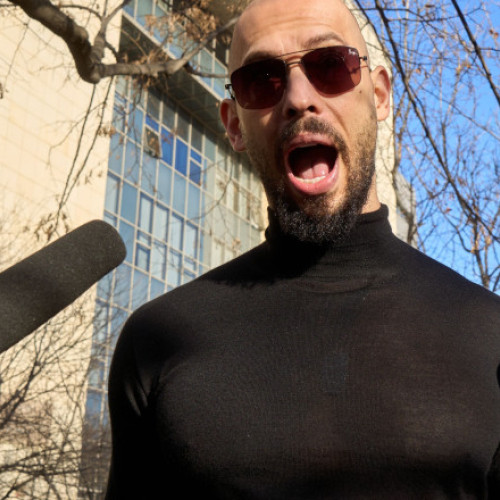 Vanuatu nu intenționează să îi revoce cetățenia lui Andrew Tate, confirmă un purtător de cuvânt al guvernului, potrivit digi24.ro. Acesta a spus că influencerul rămâne cetățean al statului insular din Pacific și că nu vor fi luate măsuri pentru anularea statutului său.