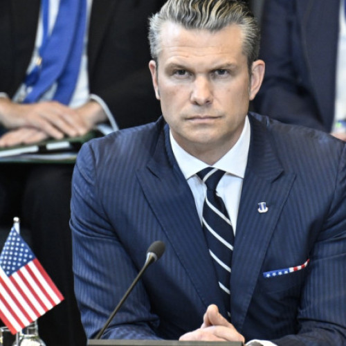 Secretarul american al apărării, Pete Hegseth, a declarat că aliații din NATO nu se pot baza pe Statele Unite pentru a fi salvați și trebuie să se implice singuri în apărare. Potrivit lui, mesajul Washingtonului rămâne clar: se urmărește descurajarea și pacea prin forță, dar nu în funcție de America. Hegseth a făcut aceste declarații înainte de o reuniune a miniștrilor apărării din NATO, care va avea loc joi la Bruxelles, notează Politico.