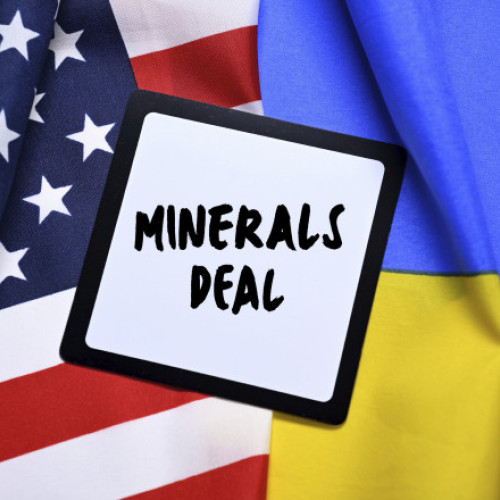 Ucraina și SUA discută despre fondul pentru exploatarea resurselor minerale, relatează digi24.ro. Potrivit prim-vicepremierului ucrainean Iulia Sviridenko, în timpul vizitei la Washington, s-au făcut pași concret pentru a crea acest fond, iar prima întâlnire a consiliului de administrație urmează în luna iulie.