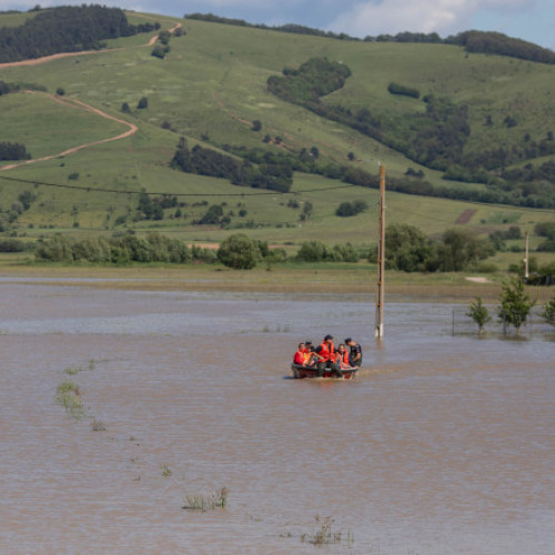 Hidrologii emit avertizare de inundații pentru 15 județe până vineri dimineața