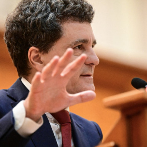 Tensiuni în scena politică: PSD atrage zece parlamentari de la partide suveraniste