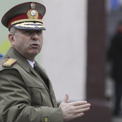 Generalul în rezervă Cătălin Zisu, anchetat de DNA într-un nou dosar de corupție, se află printre cei suspectați de concesionarea ilegală a unor locuri de veci din cimitirul militar Ghencea. Potrivit DNA, Zisu, alături de alți doi ofițeri superiori și de doi subofiteri din Ministerul Apărării Naționale, este acuzat că a facilitat contracte de concesiune pe o perioadă anticipată de 49 de ani pentru cinci persoane, folosind documente false pentru a justifica calitatea acestora de cadre militare sau personal civil.