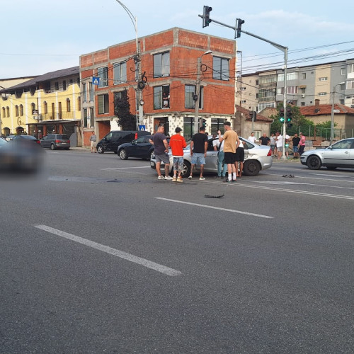 Accident la Drobeta Turnu Severin, în ciuda semaforului