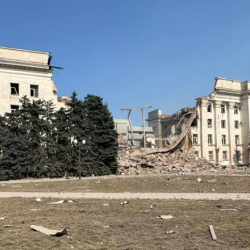 Zelenski acuză Rusia de distrugerea unei clădiri din Herson, în sudul Ucrainei