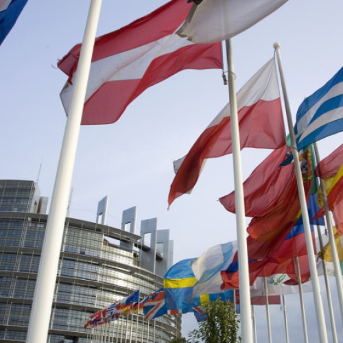 Finlanda intenționează să înăsprească condițiile pentru obținerea rezidenței permanente, anunță guvernul de la Helsinki, citează AFP, potrivit Agerpres. Guvernul finlandez, format dintr-o coaliție care a ajuns la putere în 2023 și în care face parte Partidul Finlandezilor de extremă dreapta, s-a angajat să ia măsuri stricte împotriva imigrației.