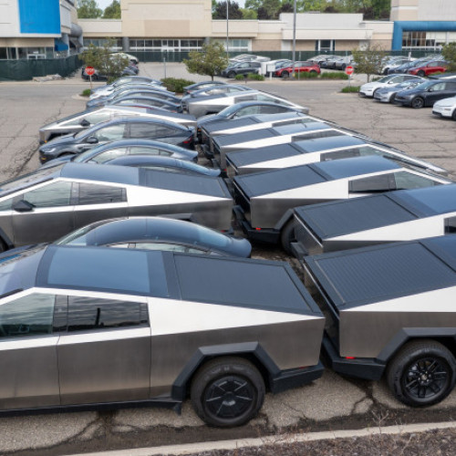 Scandal între Elon Musk și Donald Trump duce la scăderea acțiunilor Tesla