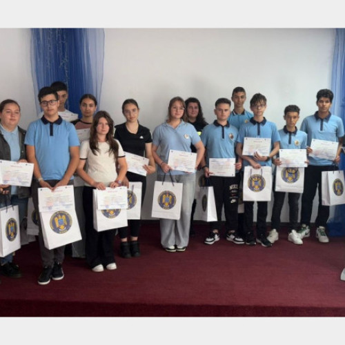 Elevii din Bihor au fost premiați pentru creativitate în cadrul unui concurs național despre prevenirea violenței și a traficului de substanțe interzise