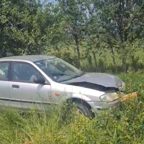 Mașină înmatriculată în Mehedinți implicată într-un accident în Caraș-Severin