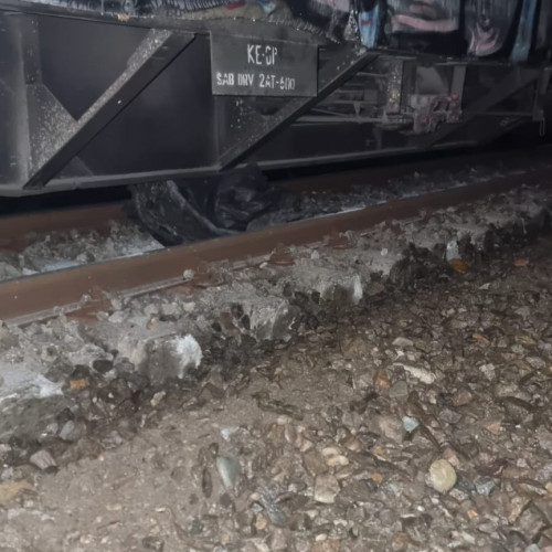 Traficul feroviar, oprit temporar pe linia Rosiori - Maldaeni după deraieria trenului de marfă