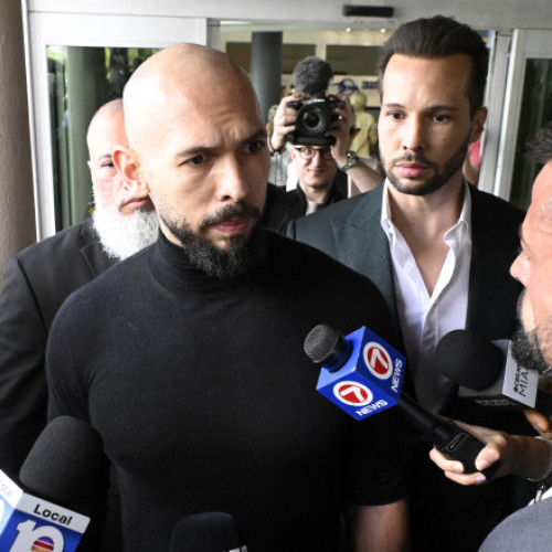 Andrew Tate, surprins de polițiștii rutieri în județul Vâlcea, circula cu 196 km/h pe Drumul Național 7