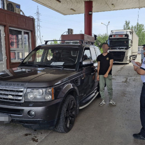 Băiat din Moldova, prins cu un autoturism radiat din circulație la punctul de frontieră Stanca