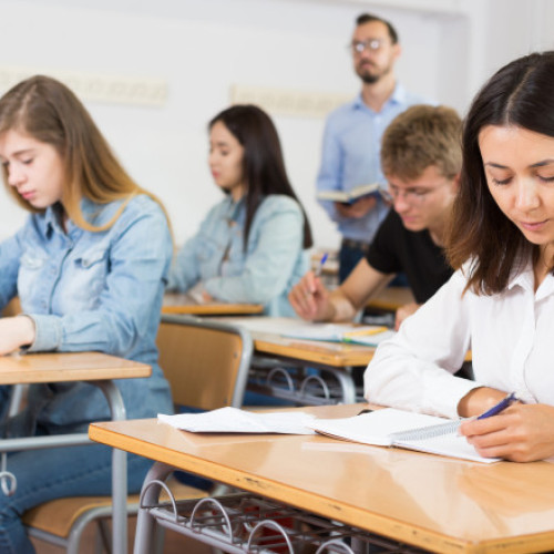 Încep probesle scrise ale examenului de bacalaureat 2025, elevii susținând aceste etape importante din parcursul lor educațional