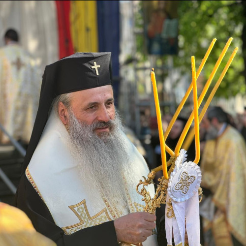 IPS Teofan va oficia Sfânta Liturghie la mănăstirea din Botoșani de Rusalii