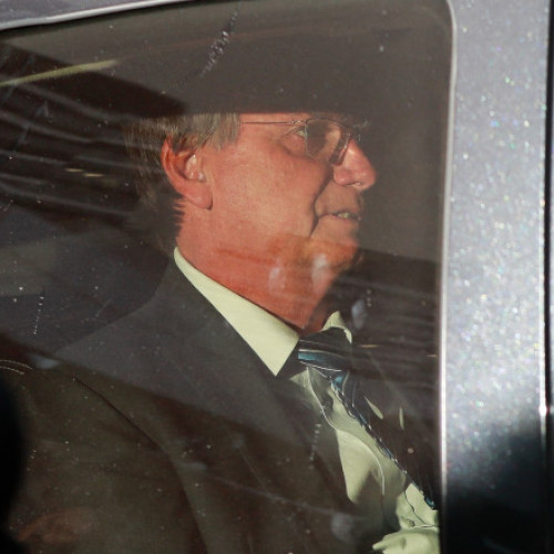 Jair Bolsonaro, fostul președinte brazilian, trebuie să se prezinte luni la Curtea Supremă pentru a fi audiat în cadrul unui proces istoric. Acesta riscă o pedeapsă cu închisoarea, fiind acuzat de tentativă de lovitură de stat în 2022, relatează AFP și preia digi24.ro.