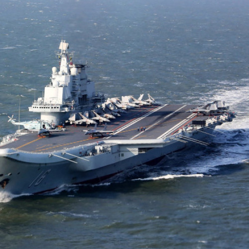 portavionul chinez Liaoning a navigat pentru prima data prin apele de la est de insula Iwo Jima