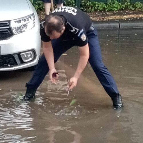 Precipitații record în București: peste 43 l/mp, izolat până la 70 l/mp