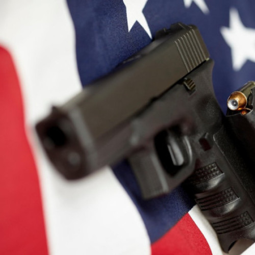 Statele americane au înregistrat mii de decese suplimentare în rândul copiilor după relaxarea legii privind armele de foc