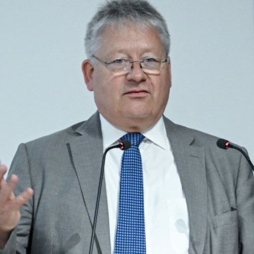 Rusia intenționează să testeze hotărârea Alianței Nord-Atlantice în contextul extinderii confruntării cu Occidentul beyond Ucraina, afirmă șeful serviciilor de informații externe din Germania. Bruno Kahl, directorul BND, a declarat că există indicii clare conform cărora oficiali ruși consideră că obligațiile de apărare colectivă ale NATO nu mai au forță practică și că Ucraina este doar o etapă în strategia Rusiei de a avansa spre vest. Potrivit digi24.ro, el subliniază că, deși nu se așteaptă ca armate de tancuri rusești să pornească spre vest, promisiunea de apărare a NATO ar putea fi testată prin alte mijloace.