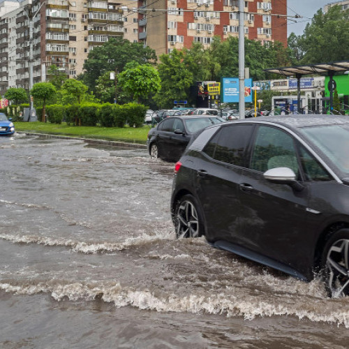Furtună devastatoare în București și Ilfov: străzi transformate în canale și evacuări