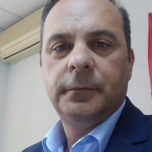 Mitică Tuchila, directorul Direcției Sanitare Veterinare din Tulcea, a încheiat un acord de recunoaștere a vinovăției în cazul unui dosar de corupție, relatează digi24.ro. Acesta este acuzat că a cerut mită pentru a facilita plata despăgubirilor către un fermier ale cărui oi au fost sacrificate din cauza pestei.