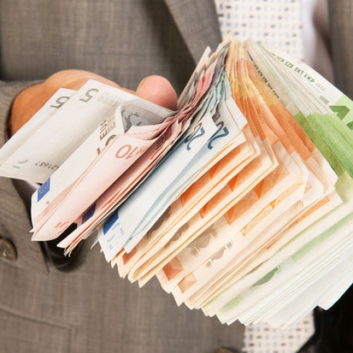 România primește 1,3 miliarde de euro din fondurile europene pentru PNRR, dar are blocată suma de 869 milioane euro