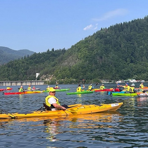 Cursa cu caiace pentru incluziune la Bicaz Kayak Fest în Neamț