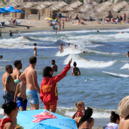 Tânără salvata de la inec la Costinesti de un adolescent