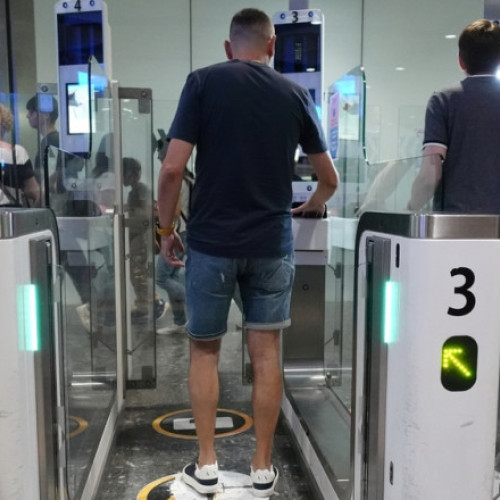 britanicii vor putea folosi portile electronice pentru calatorii in Europa cat mai curand