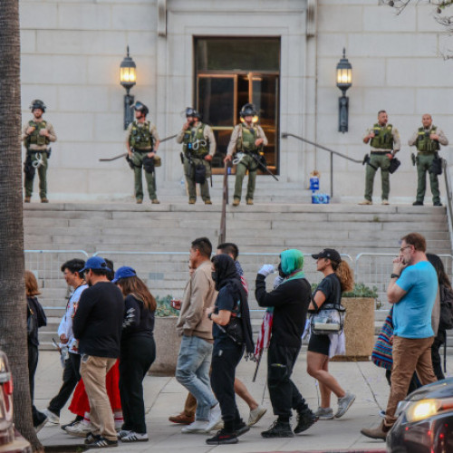 Tensiuni în mai multe orașe din SUA din cauza protestelor împotriva raidurilor federale