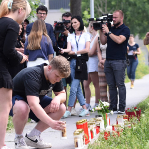 atac armat la liceul din graz: zece persoane ucise și doi elevi români răniți