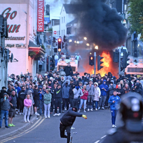 Violente în Irlanda de Nord după incidente motivate rasist