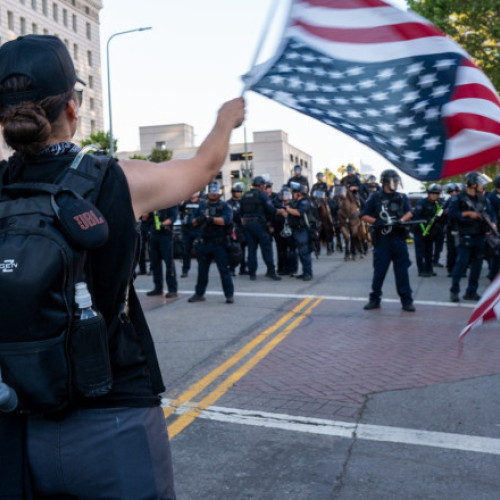 Manifestatii anti-Trump si impotriva politicii dure privind imigrația în SUA continuă în ciuda prezenței militare în Los Angeles
