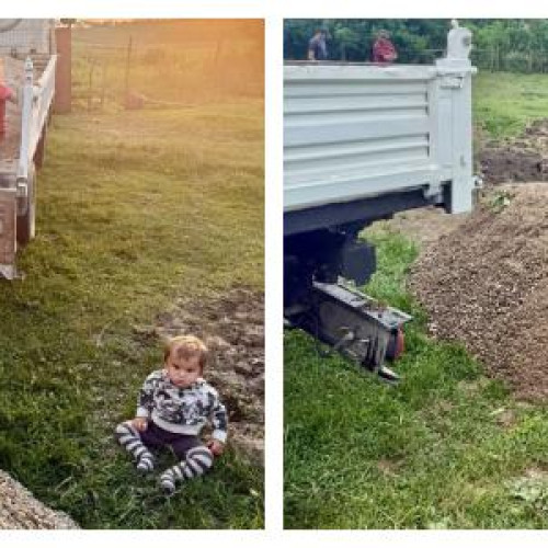 familie dintr-o casă veche primește ajutor pentru construirea unei noi locuințe