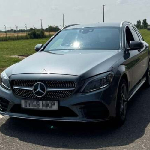 Mașină Mercedes cautată de autoritățile britanice, descoperită la punctul de trecere a frontierei Foeni