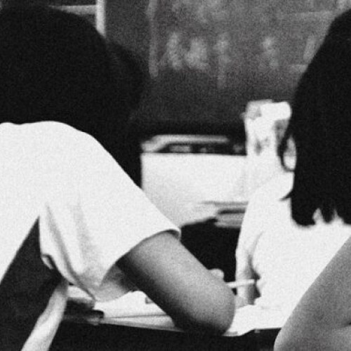 Elevii, ucenicii, studenții și doctoranzii români înscriși în instituții de învățământ acreditate din străinătate pot beneficia de asigurare de sănătate în România, fără plata contribuției, pe durata studiilor. Potrivit Casei de Asigurări de Sănătate (CAS) Olt, pentru a beneficia de acest drept, este nevoie ca solicitantul să depună anumite documente la casa de asigurări unde are în evidență statutul de asigurat.