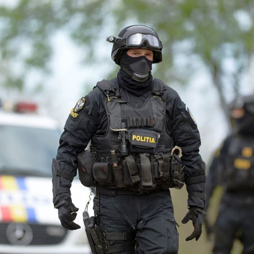 Trei cauze penale în Vrancea: 15 persoane reținute după percheziții privind traficul de droguri