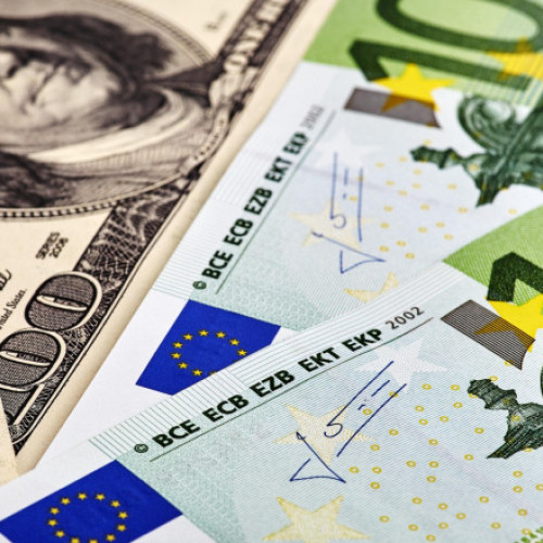 Euro atinge cel mai ridicat nivel față de dolarul american din ultimii patru ani